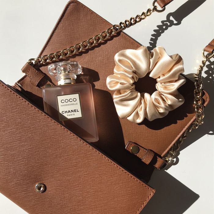 چطور کش پارچه ای ساتن رو با رنگ لباس‌هات ست کنی؟