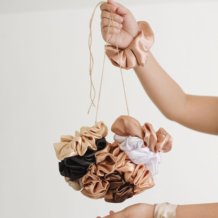 ۵ مدل کش پارچه ای ساتن لبه دوزی ترندی 2025