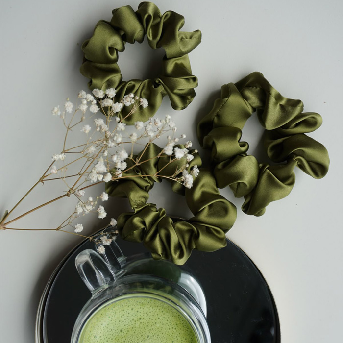 ۵ مدل کش پارچه ای ساتن لبه دوزی ترندی 2025