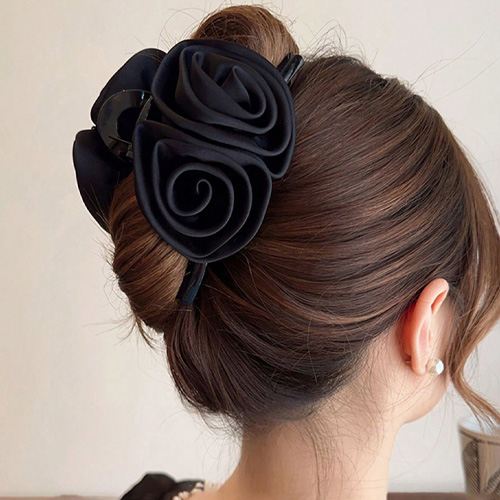 کلیپس-گل-مشکی؛-اکسسوری-مینیمال