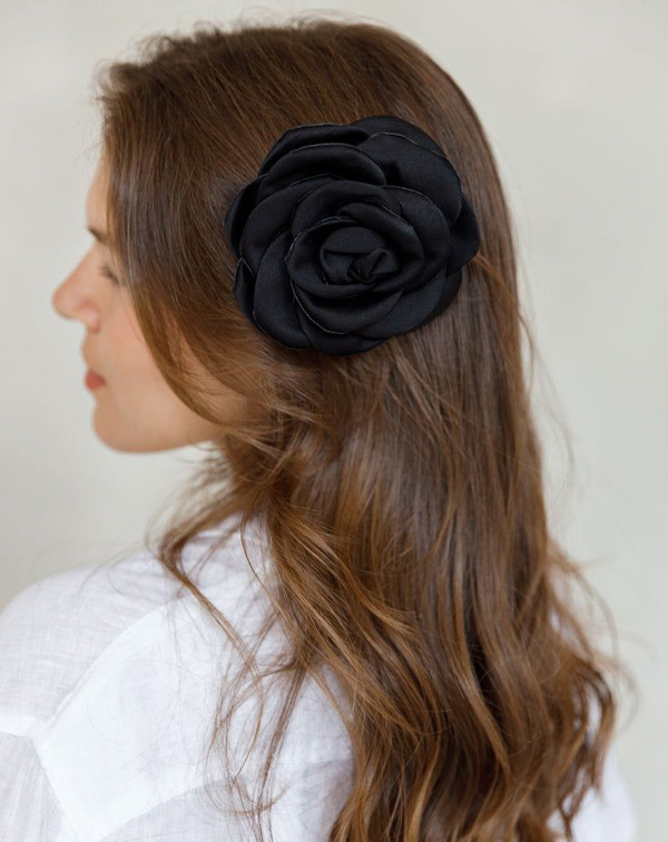 کلیپس-گل-مشکی؛-اکسسوری-مینیمال