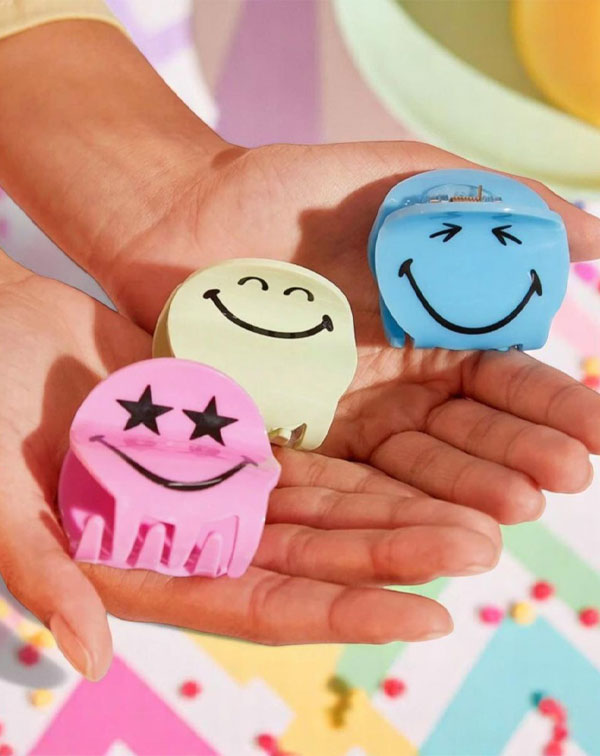 کلیپس ایموجی؛ اکسسوری بامزه و رنگی برای استایل‌های شاد